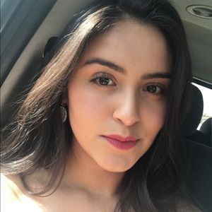 Meet your Posher, Carolina